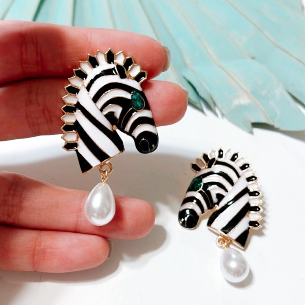 Zebra dangle earrings S167 - Picture 2 of 3